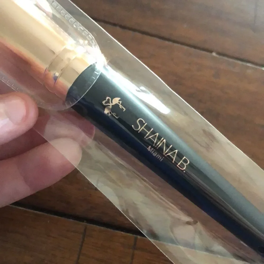 NWT- SHAINA B MIAMI Blush Brush